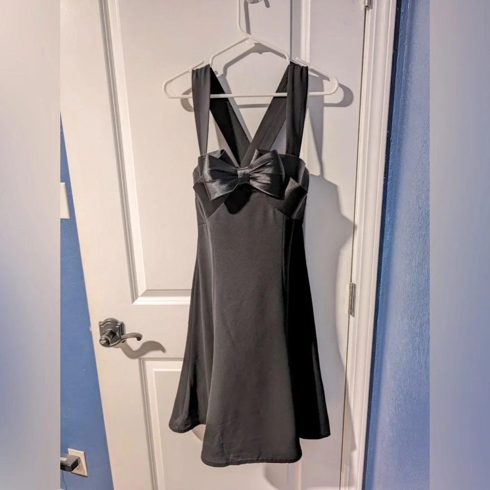 110 West Size 8 Satin Black Bow Dress Crossback - Picture 1 of 3